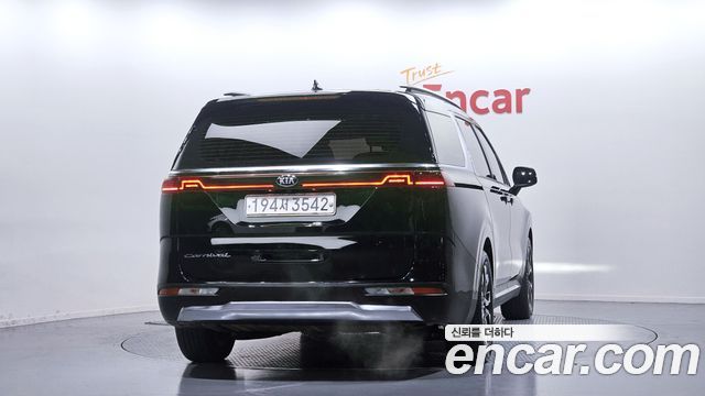 Kia Carnival 2021 thumb 4