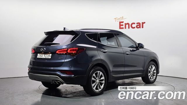 Hyundai Santa Fe 2017 thumb 3