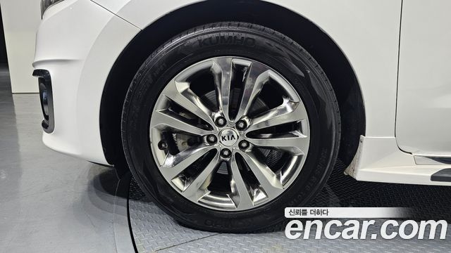 Kia Carnival 2018 thumb 5