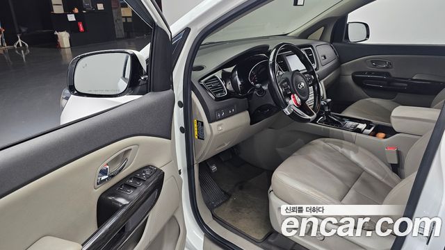 Kia Carnival 2018 thumb 10