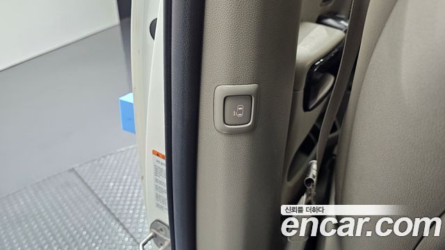 Kia Carnival 2018 thumb 11