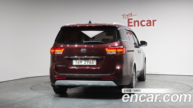 Kia Carnival 2015 thumb 5
