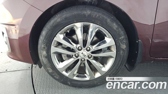 Kia Carnival 2015 thumb 6