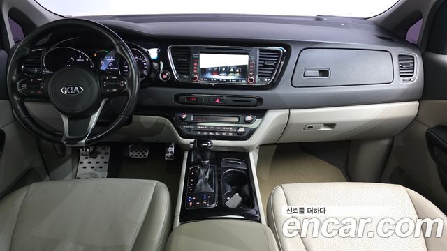 Kia Carnival 2015 thumb 8
