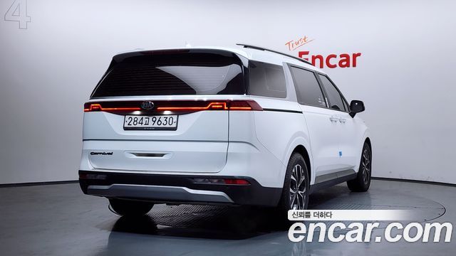 Kia Carnival 2021 thumb 3