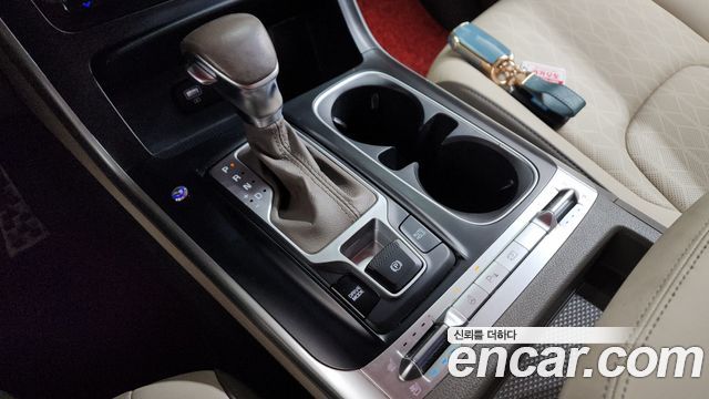 Kia Carnival 2021 thumb 10