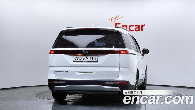 Kia Carnival 2021 thumb 4