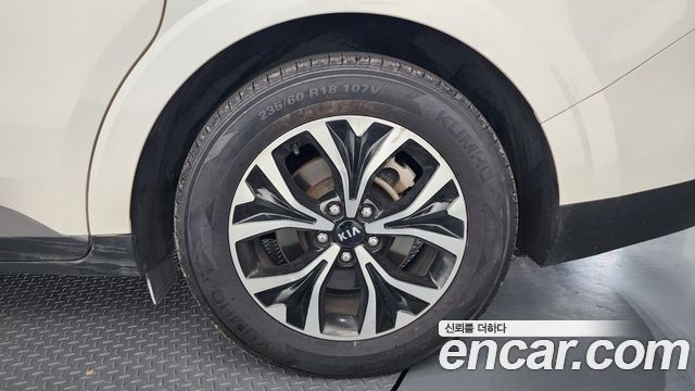 Kia Carnival 2021 thumb 5