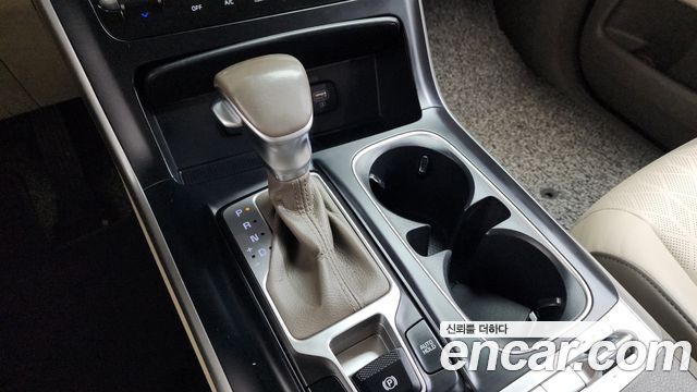 Kia Carnival 2021 thumb 9
