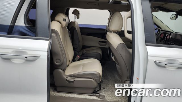 Kia Carnival 2021 thumb 11