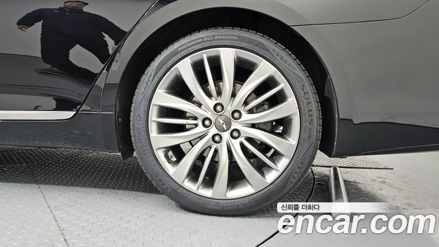 Genesis G80 2016 thumb 5