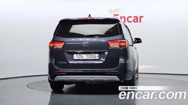 Kia Carnival 2017 thumb 4