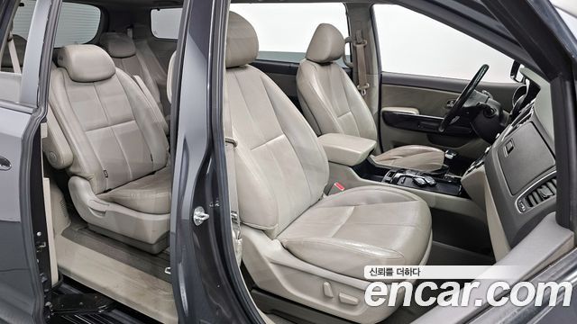 Kia Carnival 2017 thumb 10