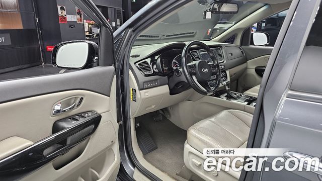 Kia Carnival 2017 thumb 12