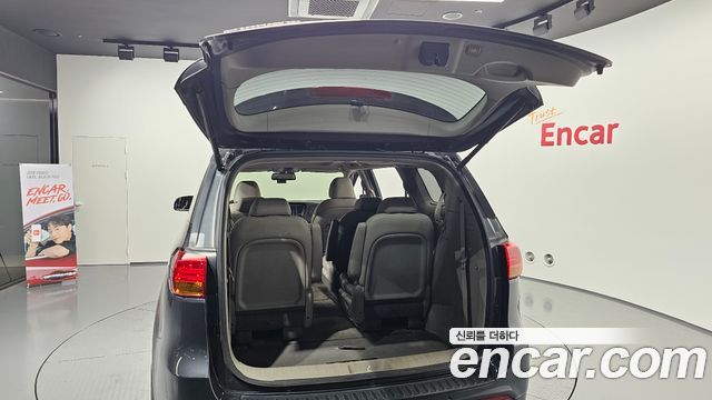 Kia Carnival 2017 thumb 11