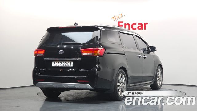 Kia Carnival 2017 thumb 3
