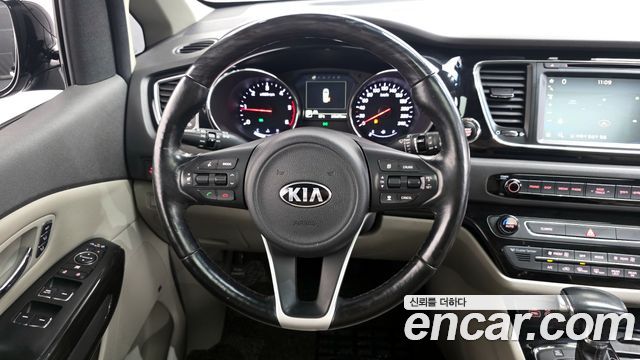 Kia Carnival 2017 thumb 12