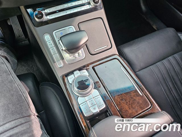 Genesis G90 2019 thumb 12