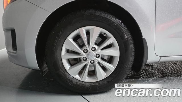 Kia Carnival 2014 thumb 5