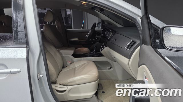 Kia Carnival 2014 thumb 10