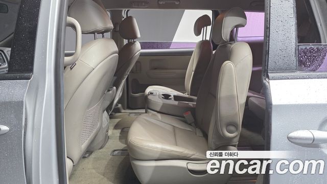 Kia Carnival 2014 thumb 11