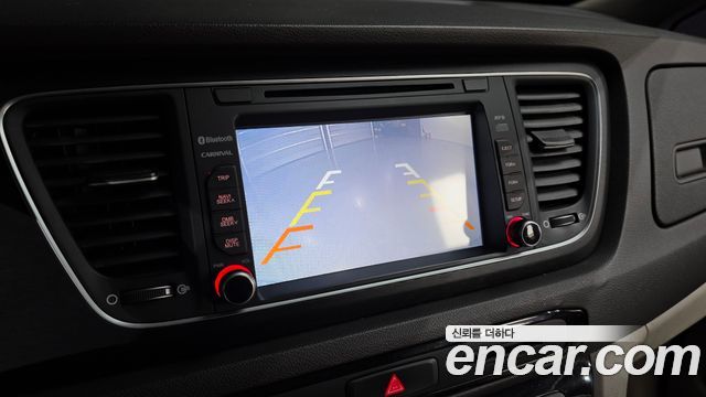 Kia Carnival 2014 thumb 12
