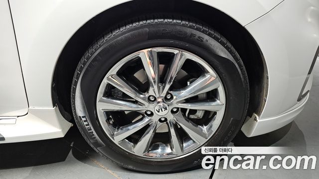 Kia Carnival 2018 thumb 5