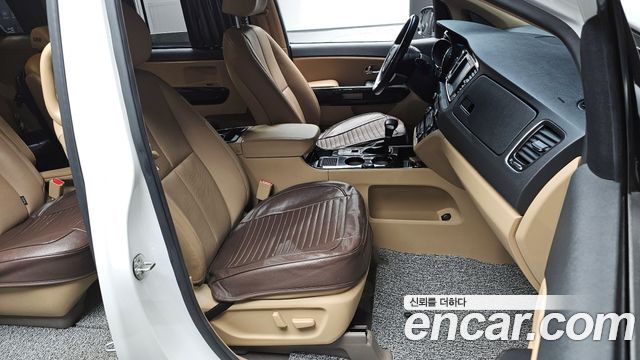 Kia Carnival 2018 thumb 10