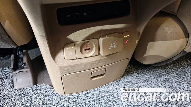 Kia Carnival 2018 thumb 11