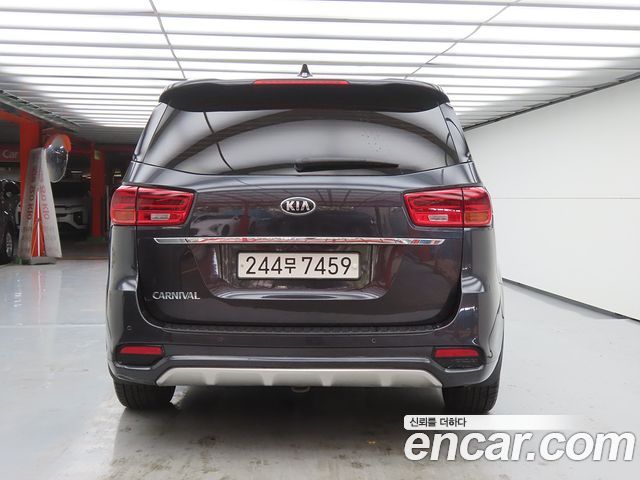 Kia Carnival 2019 thumb 3