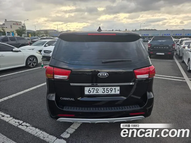 Kia Carnival 2015 thumb 4