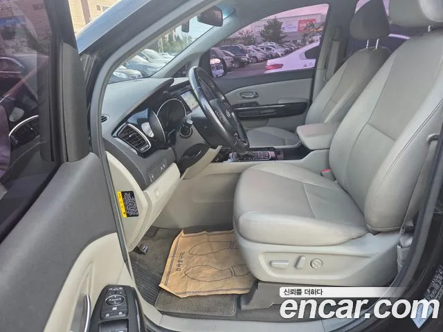 Kia Carnival 2015 thumb 7