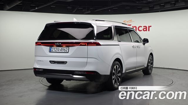 Kia Carnival 2023 thumb 3