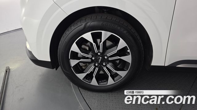 Kia Carnival 2023 thumb 6