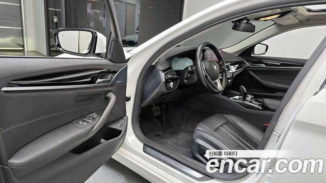 BMW 5 серии 2019 thumb 8
