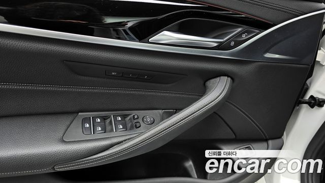 BMW 5 серии 2019 thumb 4