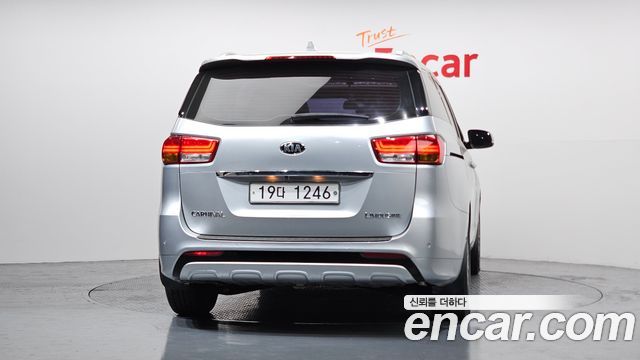 Kia Carnival 2016 thumb 5