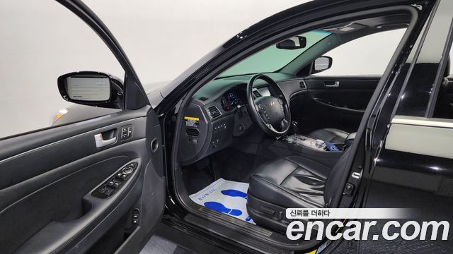 Hyundai Genesis 2013 thumb 10