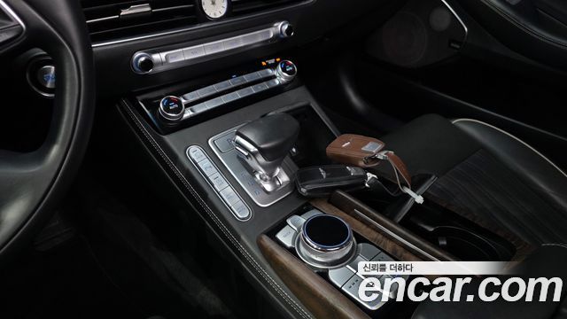 Genesis G90 2019 thumb 9