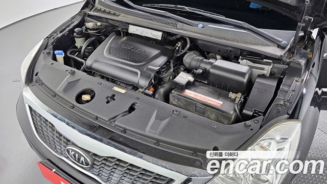 Kia Carnival 2012 thumb 7