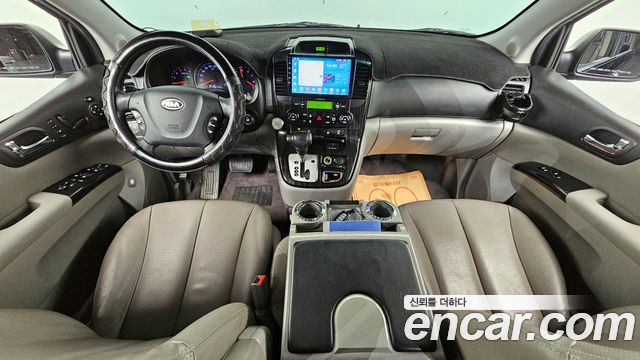 Kia Carnival 2012 thumb 8