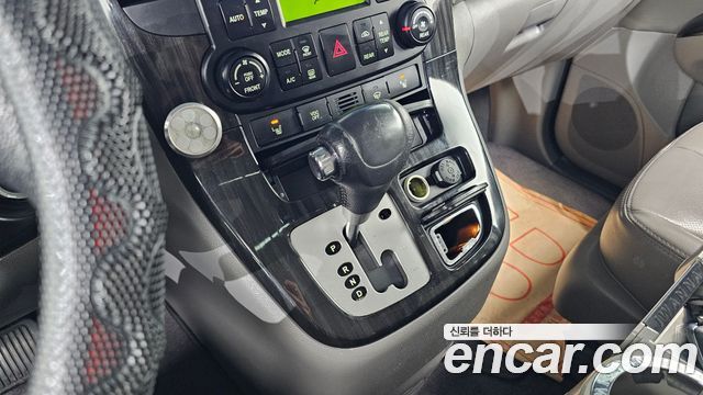 Kia Carnival 2012 thumb 10