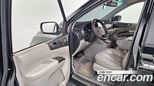Kia Carnival 2012 thumb 11