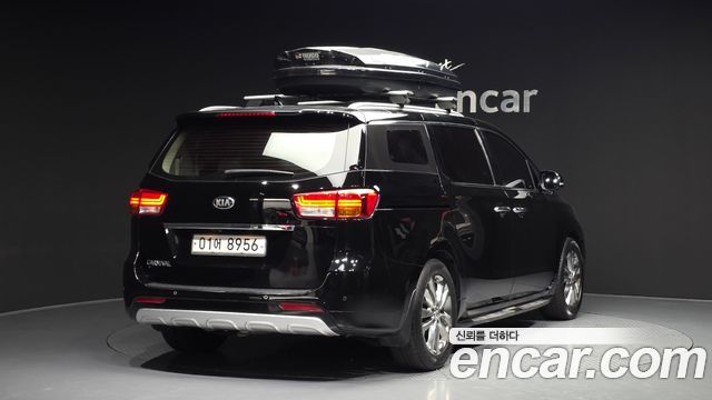 Kia Carnival 2018 thumb 2