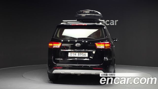 Kia Carnival 2018 thumb 4