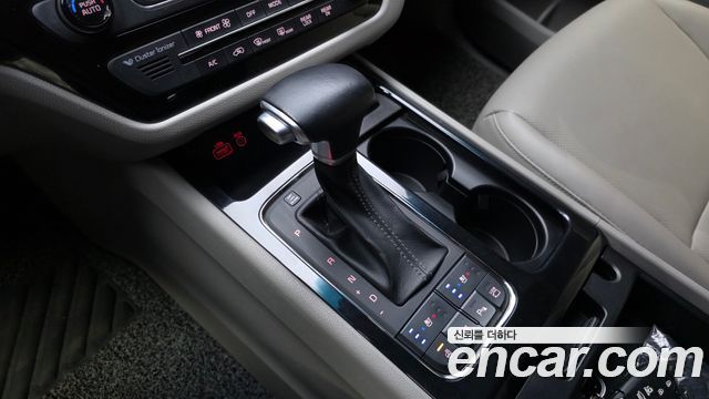 Kia Carnival 2018 thumb 9