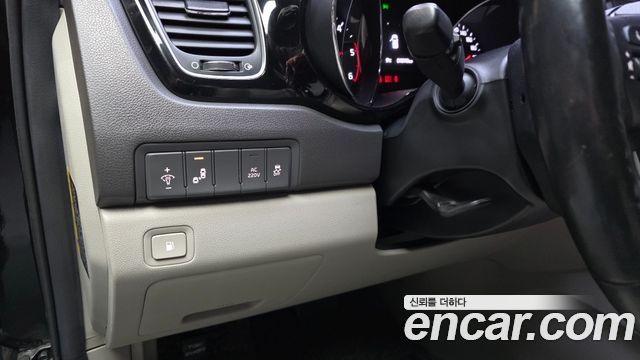 Kia Carnival 2018 thumb 12