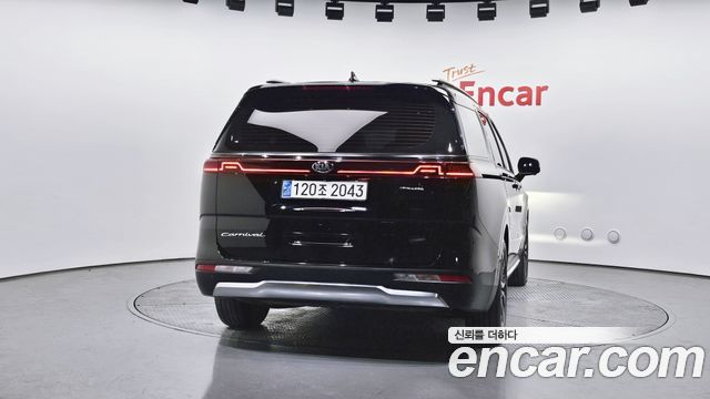 Kia Carnival 2021 thumb 4