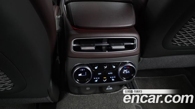 Genesis GV70 2021 thumb 12