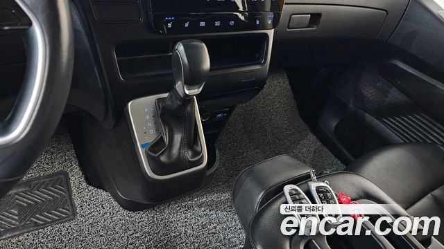Hyundai Staria 2021 thumb 10